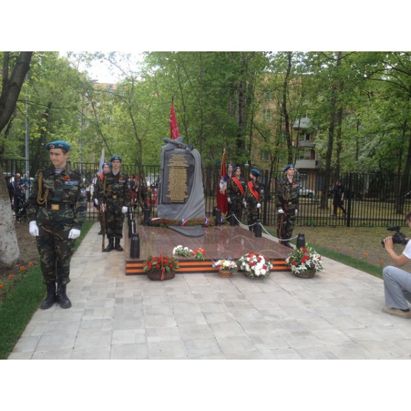 Памятник героям 9го истребительного полка к 70-ю победы